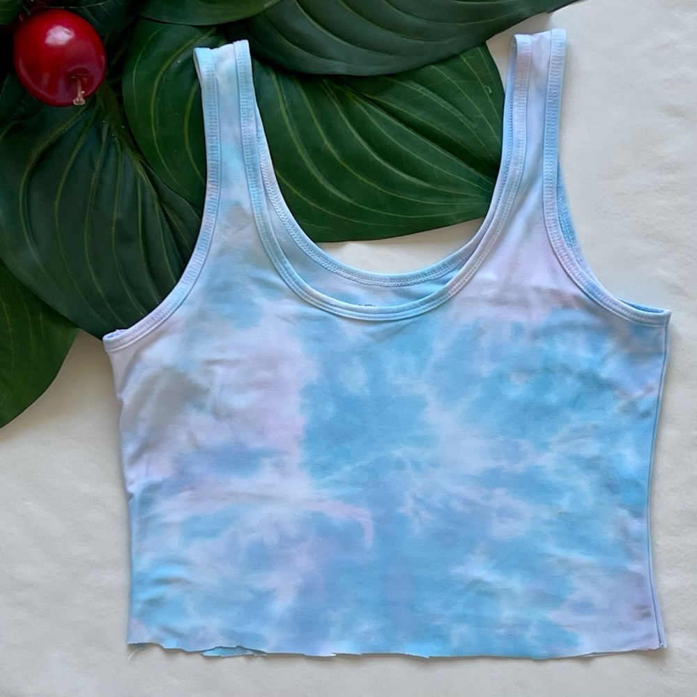 No Boundaries Super Soft Sky Blue & Pink Tie Dye Cropped Tank Top M 7-9 (Junior)